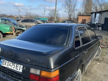 Авто Volkswagen Passat Sedan 1992 № 8206862