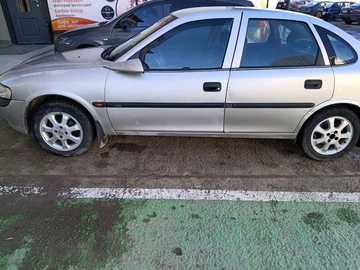 Авто Opel Vectra 1998 № 8207282