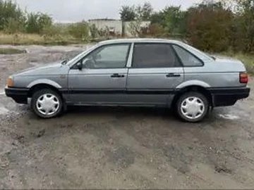 Авто Volkswagen Passat Sedan 1988 № 8207917