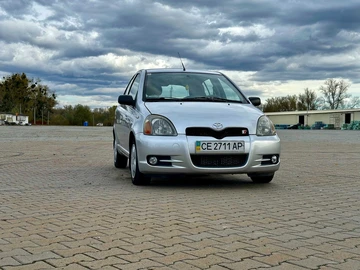 Авто Toyota Yaris 2001 № 8208001