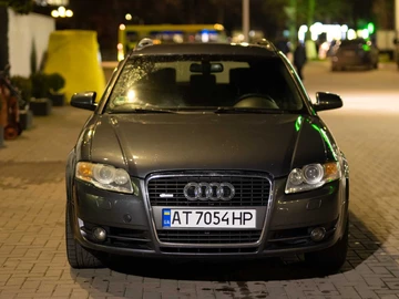 Авто Audi A4 2004 № 8208015