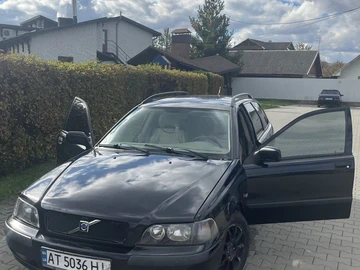 Авто Volvo V40 Kombi 2002 № 8208168