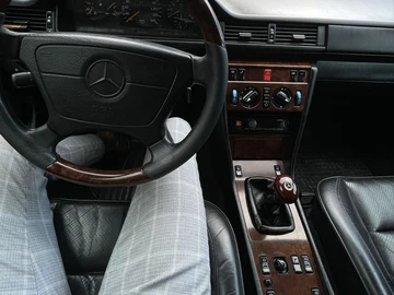 Авто Mercedes 220 1995 № 8208194