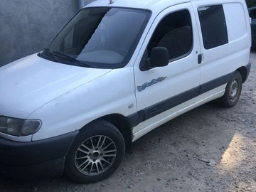 Авто Citroen Berlingo 2001 № 8209209
