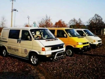 Авто Volkswagen Transporter 2000 № 8209547