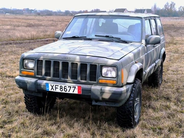 Авто Jeep Cherokee 2000 № 8210024