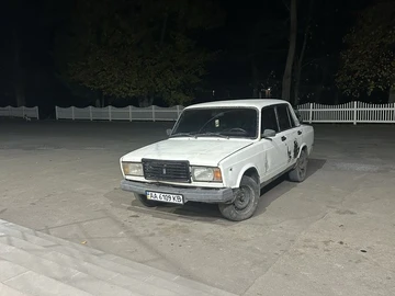 Авто ВАЗ 2107 1984 № 8210066