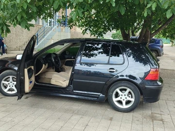 Авто Volkswagen Golf 2000 № 8210283