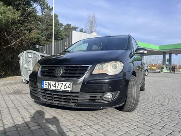 Авто Volkswagen Touran 2009 № 8210517