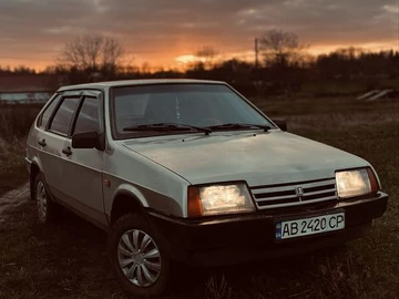 Авто ВАЗ 21093 1989 № 8210935