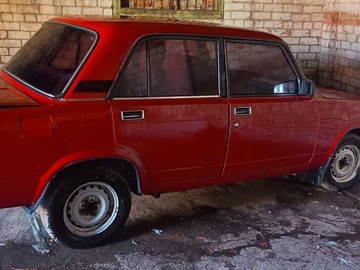Авто ВАЗ 2105 1982 № 8211163