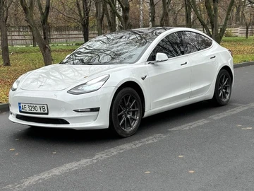 Авто Tesla Model 3 2019 № 8211170