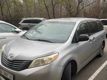 Авто Toyota Sienna 2010 № 8211872