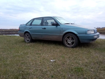 Авто Volkswagen Passat Sedan 1988 № 8212193