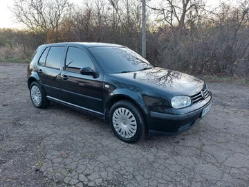 Авто Volkswagen Golf 2000 № 8212391