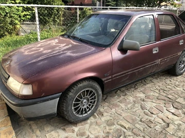 Авто Opel Vectra 1990 № 8213163