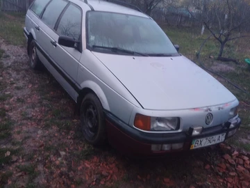Авто Volkswagen Passat Sedan 1992 № 8213888