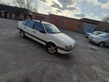 Авто Volkswagen Passat Sedan 1990 № 8214351