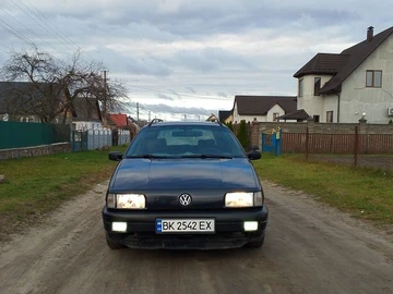 Авто Volkswagen Passat Variant 1993 № 8214653