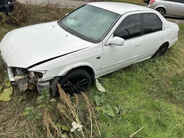 Авто Toyota Camry 2000 № 8215307
