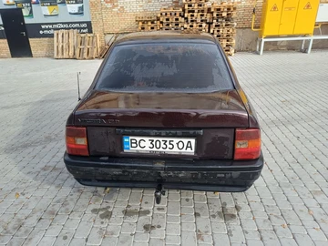 Авто Opel Vectra 1992 № 8215583