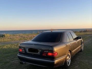 Авто Mercedes 220 2000 № 8215675