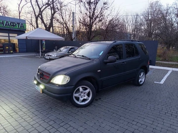 Авто Mercedes Ml Серия 2001 № 8215680