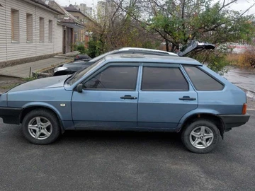Авто ВАЗ 2109 1993 № 8216001