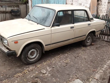 Авто ВАЗ 2107 1988 № 8217409