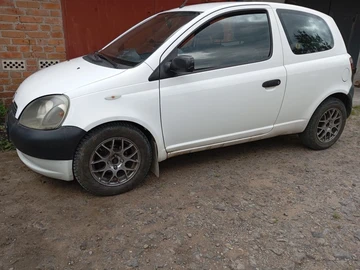 Авто Toyota Yaris 2002 № 8217551