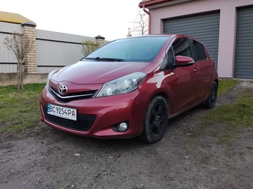 Авто Toyota Yaris 2011 № 8218925