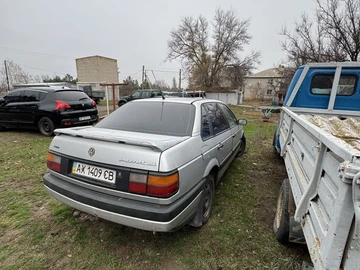 Авто Volkswagen Passat Sedan 1988 № 8219089