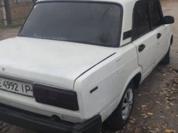 Авто ВАЗ 2107 1992 № 8219349