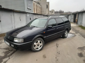 Авто Volkswagen Passat Variant 1993 № 8219511
