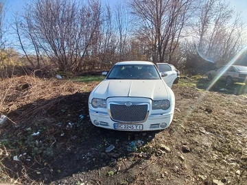 Авто Chrysler 300C 2002 № 8222353