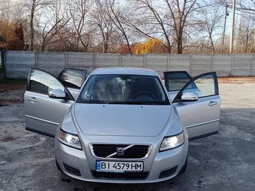 Авто Volvo V50 2009 № 8223098