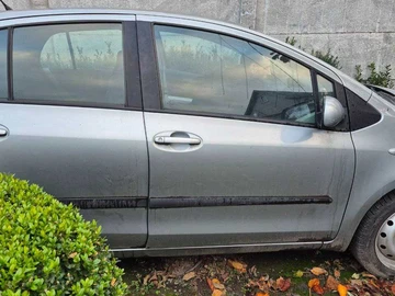 Авто Toyota Yaris 2007 № 8223376