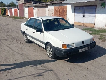 Авто Volkswagen Passat Sedan 1991 № 8225615