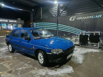 Авто Ford Escort 1995 № 8228018
