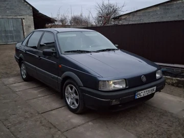 Авто Volkswagen Passat Sedan 1988 № 8228103
