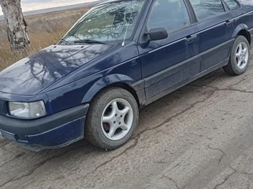 Авто Volkswagen Passat Sedan 1992 № 8228330