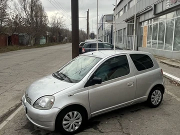 Авто Toyota Yaris 2000 № 8228400