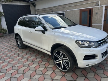 Авто Volkswagen Touareg 2013 № 8231005