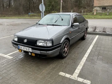 Авто Volkswagen Passat Sedan 1992 № 8234414