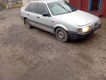 Авто Volkswagen Passat Sedan 1992 № 8235498