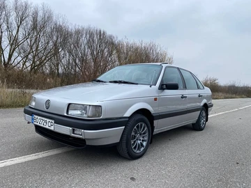 Авто Volkswagen Passat Sedan 1990 № 8235856