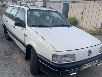 Авто Volkswagen Passat Hatchback 1993 № 8237081