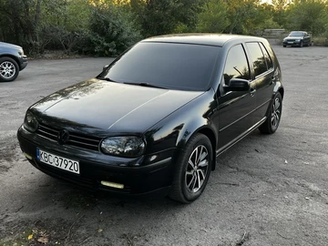 Авто Volkswagen Golf 2000 № 8237200