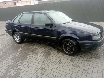 Авто Volkswagen Passat Sedan 1989 № 8237587