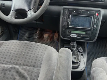 Авто Volkswagen Sharan 2002 № 8237960